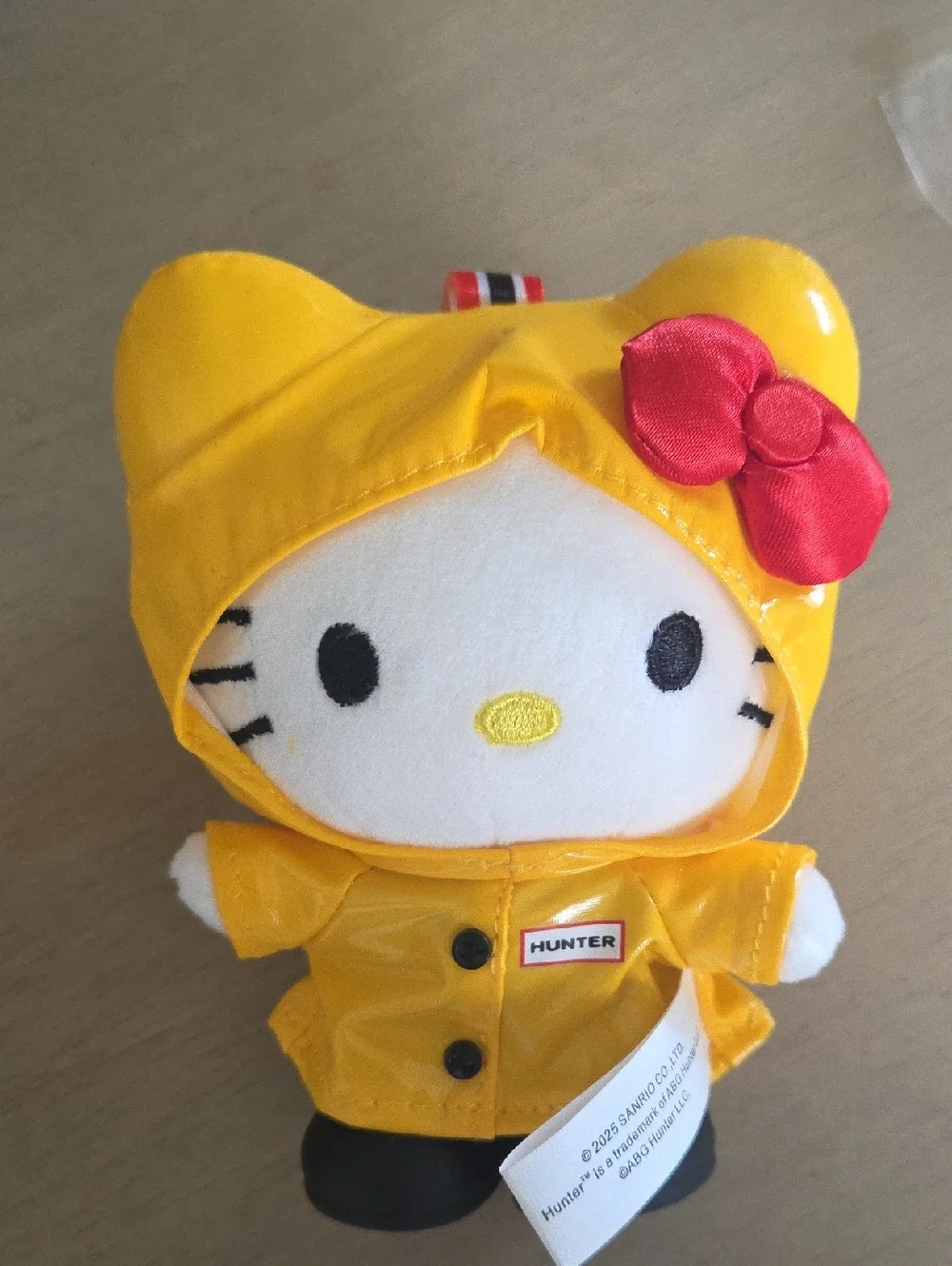 Nwt Hunter Yellow Raincoat Hello Kitty Plush with Red Bow Keychain - Picture 9 of 9